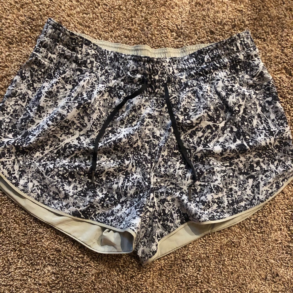 Lululemon choose a side shorts
